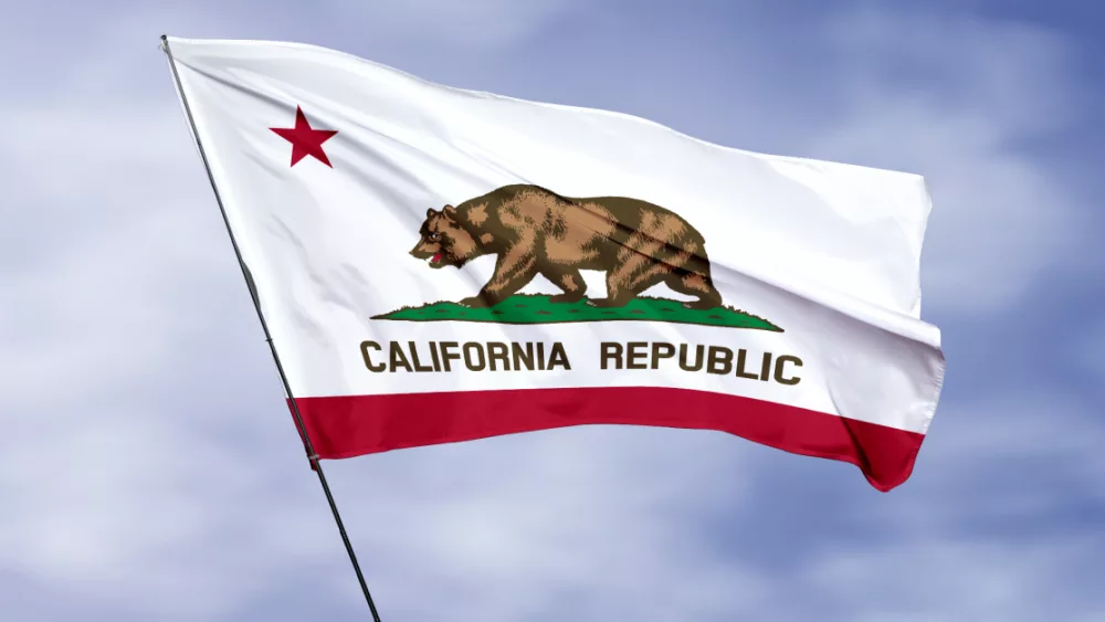 14667-california-flag-gettyimages-matthew-starling326171