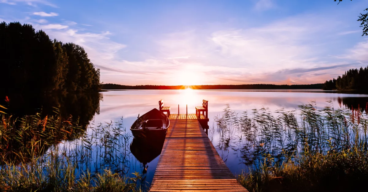 11976-canoe-by-dock-at-sunset-on-lake-gettyimages-w398150