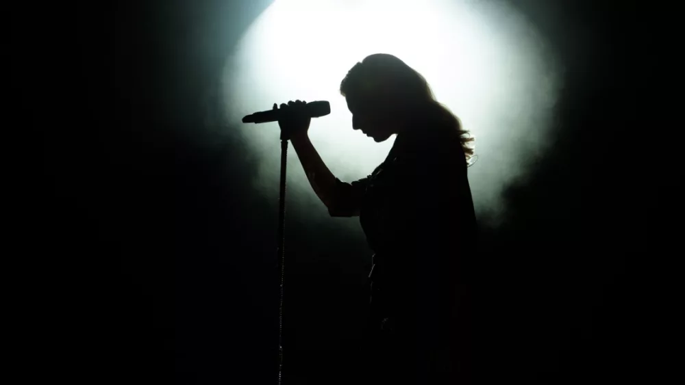 25729-woman-singing-gettyimages-nagaiets_source_file569209