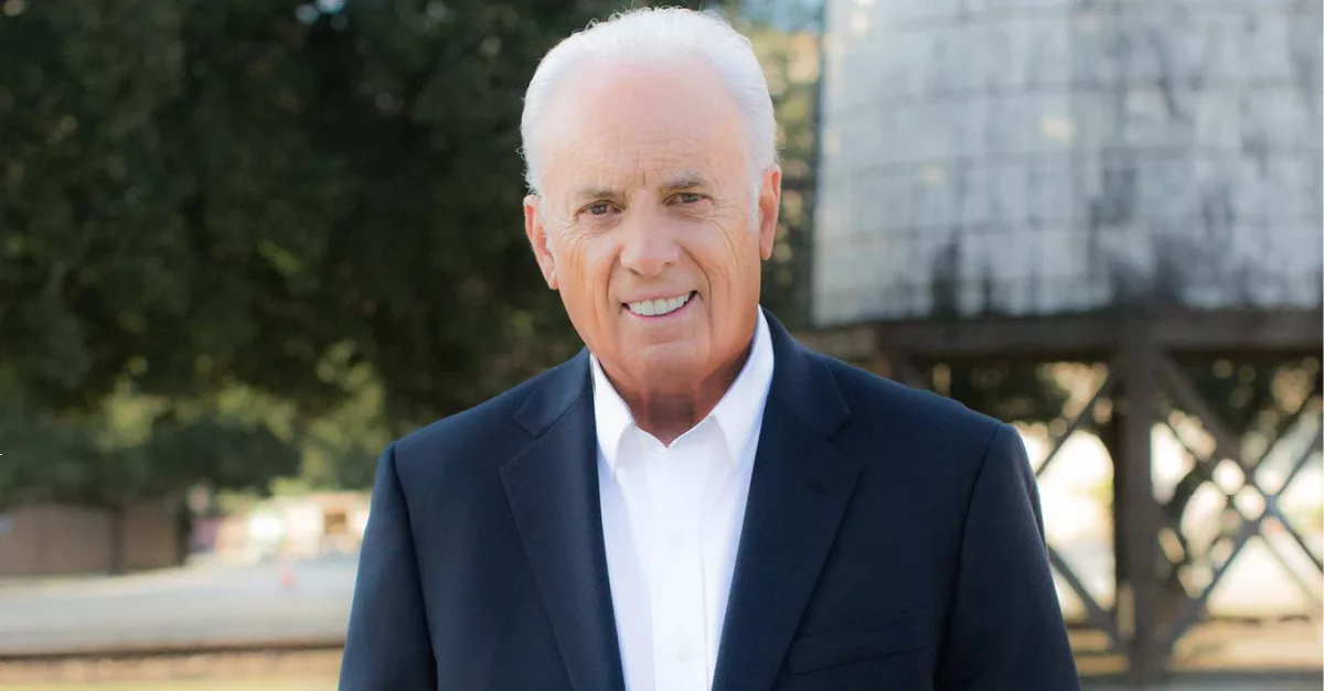 13905-john-macarthur-facebook-2181347
