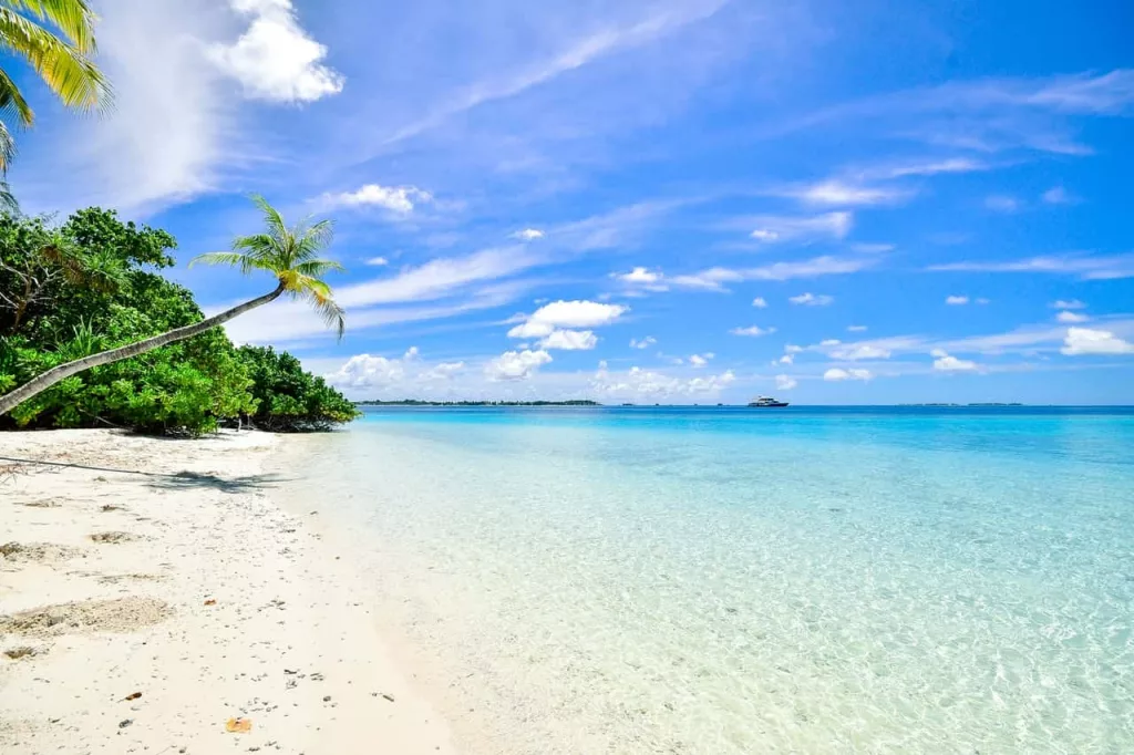 beach-calm-clouds-457882