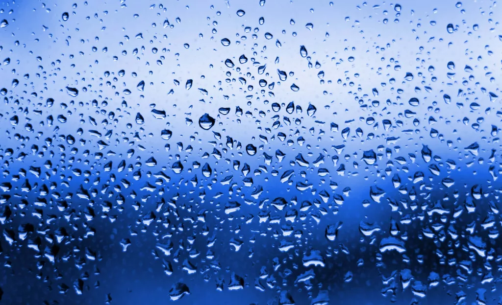 blue-water-droplets-condensation