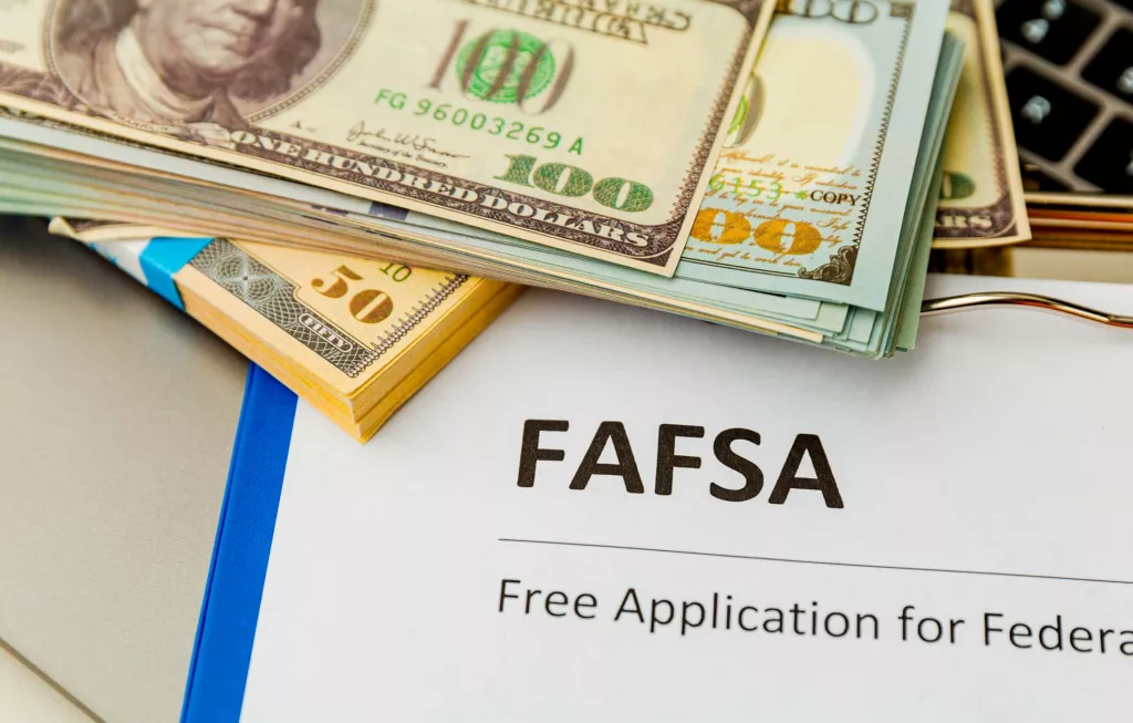 fafsa-student-aid-application-form-on-the-tablet
