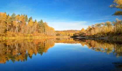 autumn-river-gauja-in-sigulda-latvia-landscape-with-reflection-2