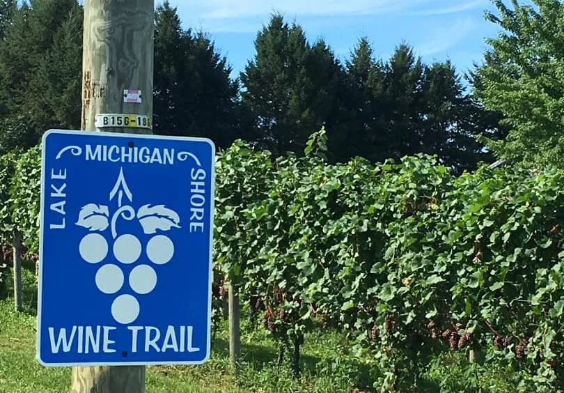 lakemichiganshorewinetrailsign