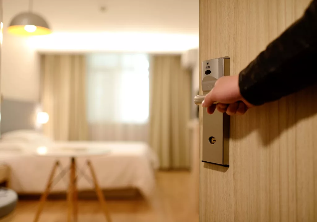 hoteldoor-3