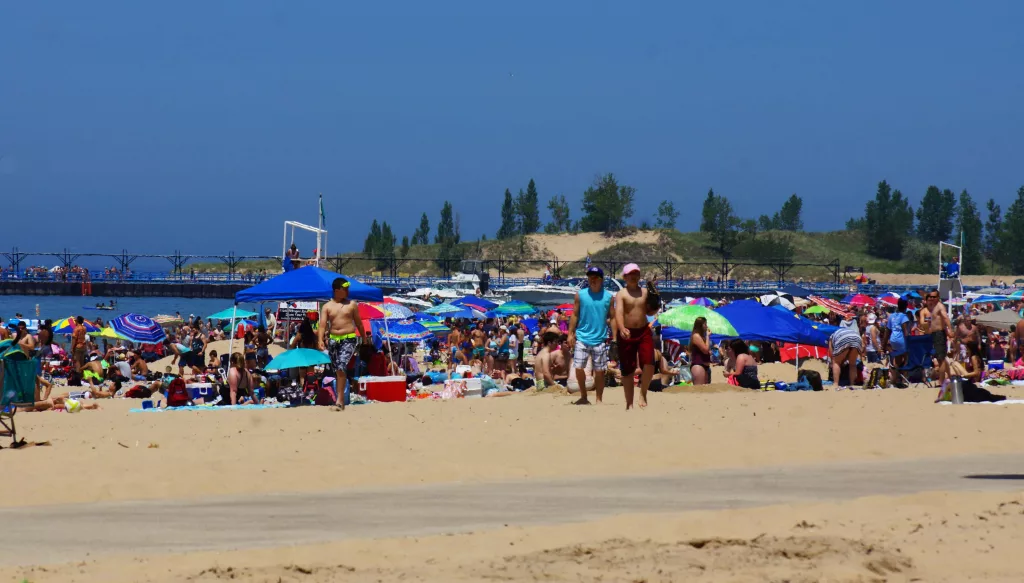 silverbeachcrowd1