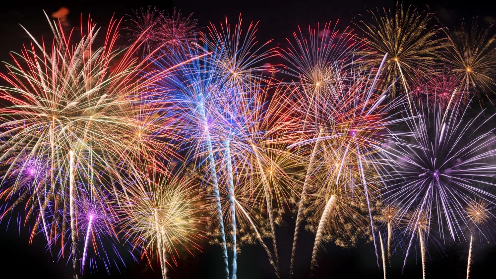 fireworks-isolated-on-black-background-3