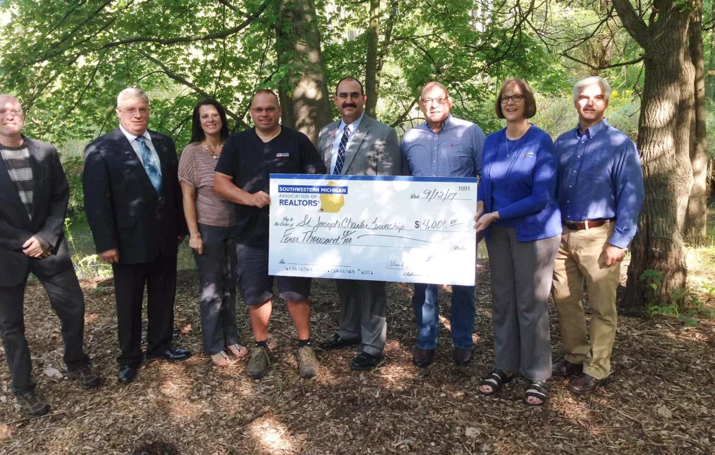 hickory-creek-nature-trail-check-ceremony-1