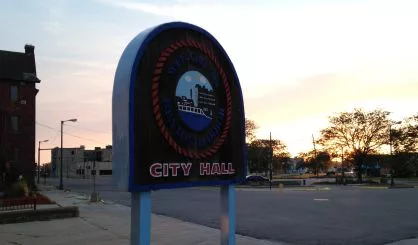 bentonharborcityhall1-27