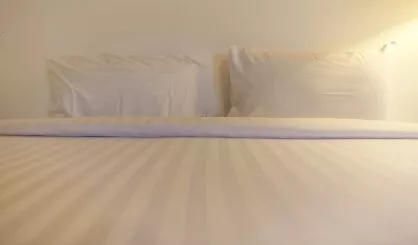 twin-white-pillow-on-bed