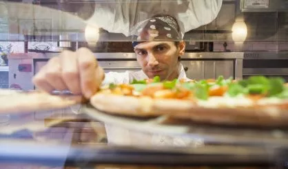 pizza-place-operator-2