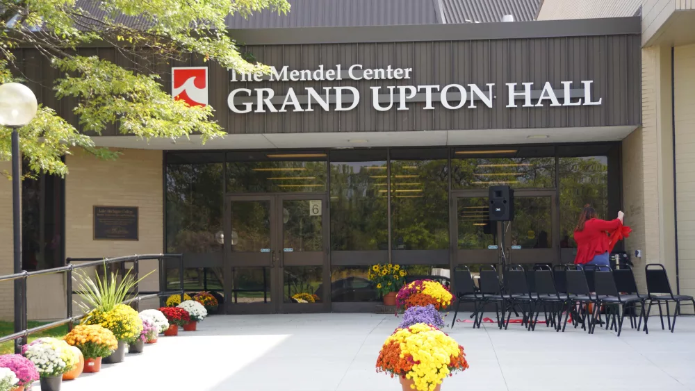 granduptonhallexterior