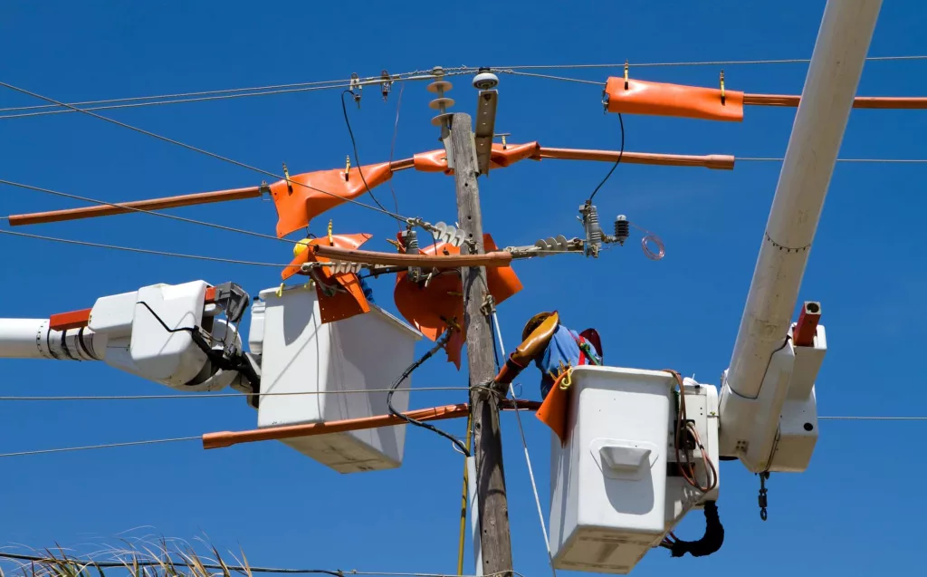 working-on-power-lines-3