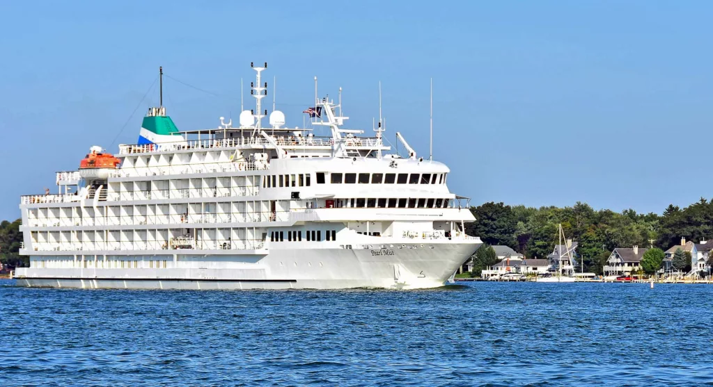 greatlakescruiseship