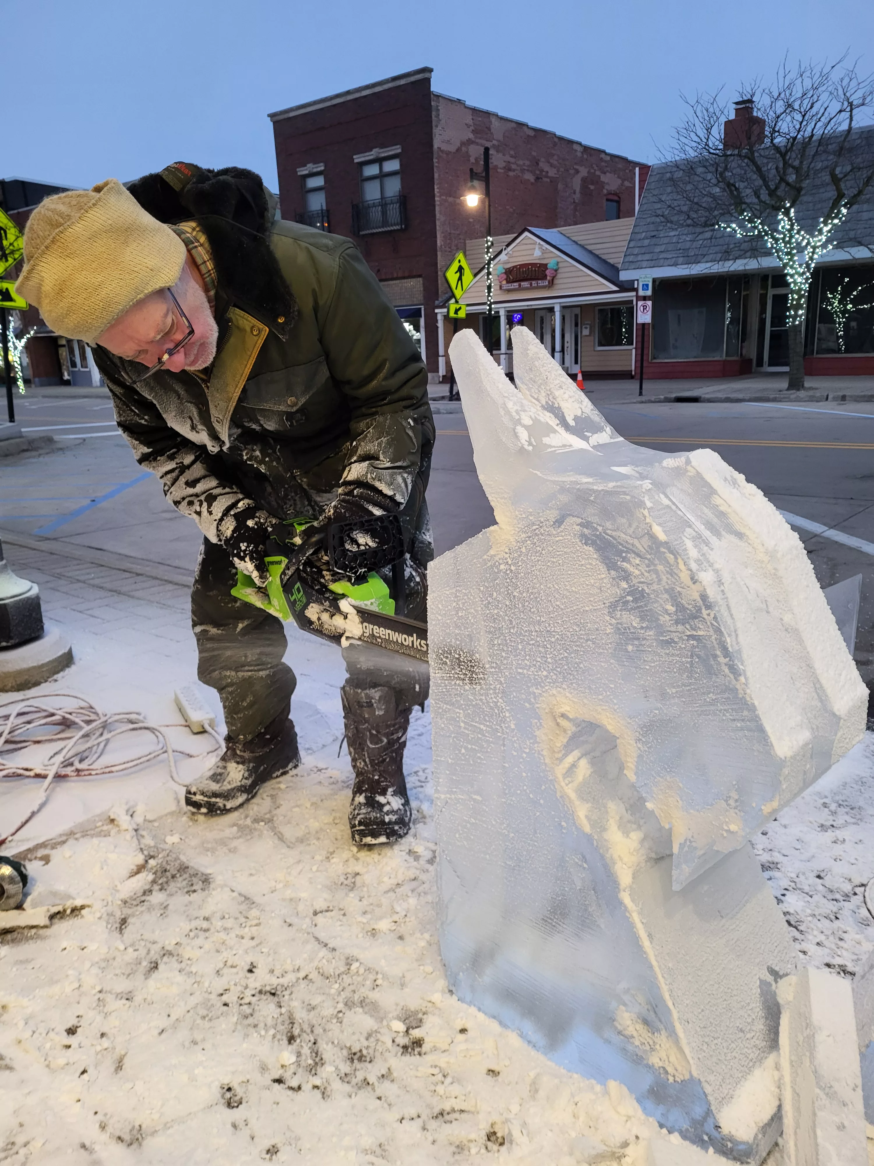 SH Icebreaker sculptor