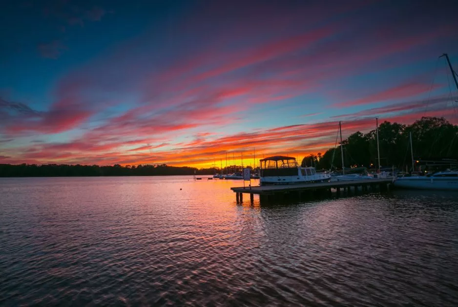 yachtboats-in-ports-at-evening