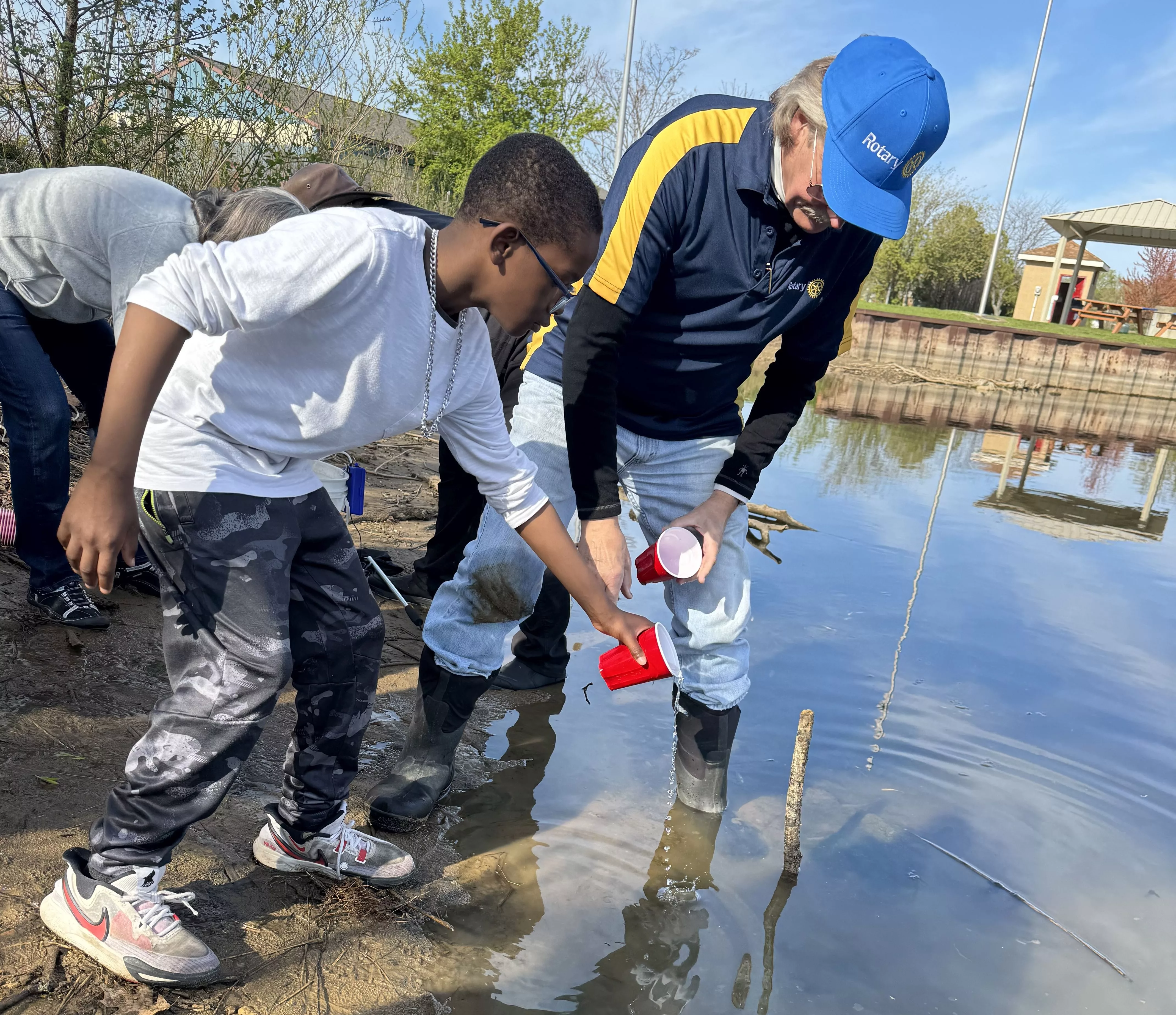 250507fishplanting0016
