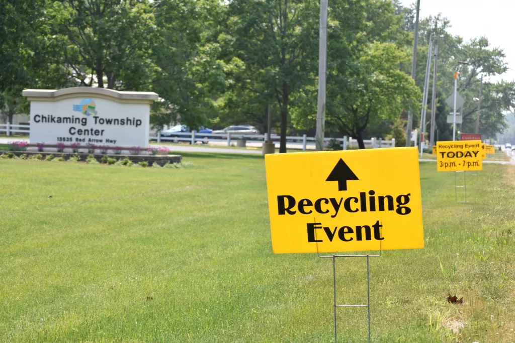 chikaming-sign-with-recycle-sign