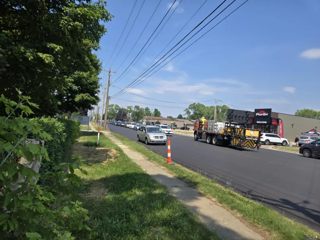 Area Pizza Hut backs up traffic