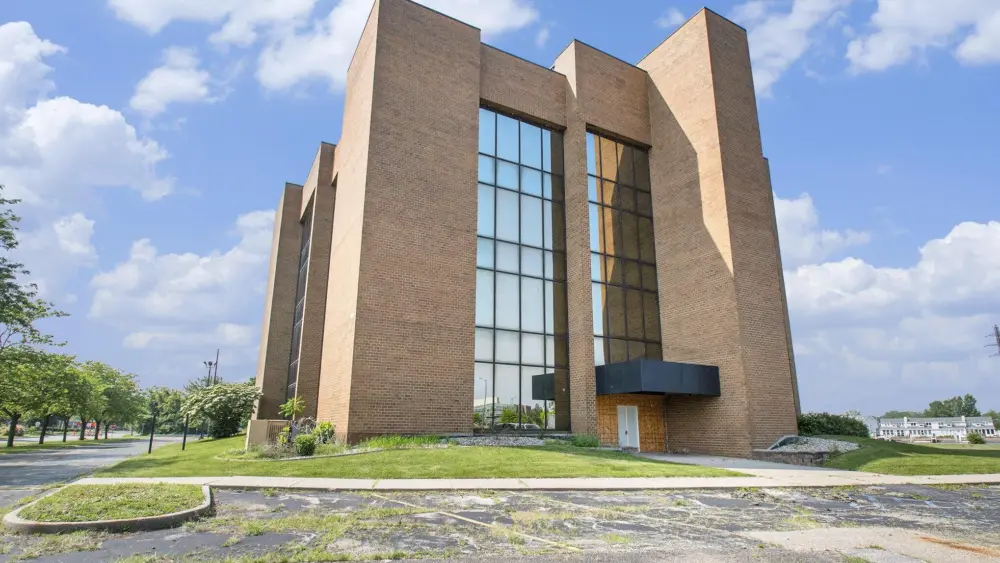 400 Riverview 2025