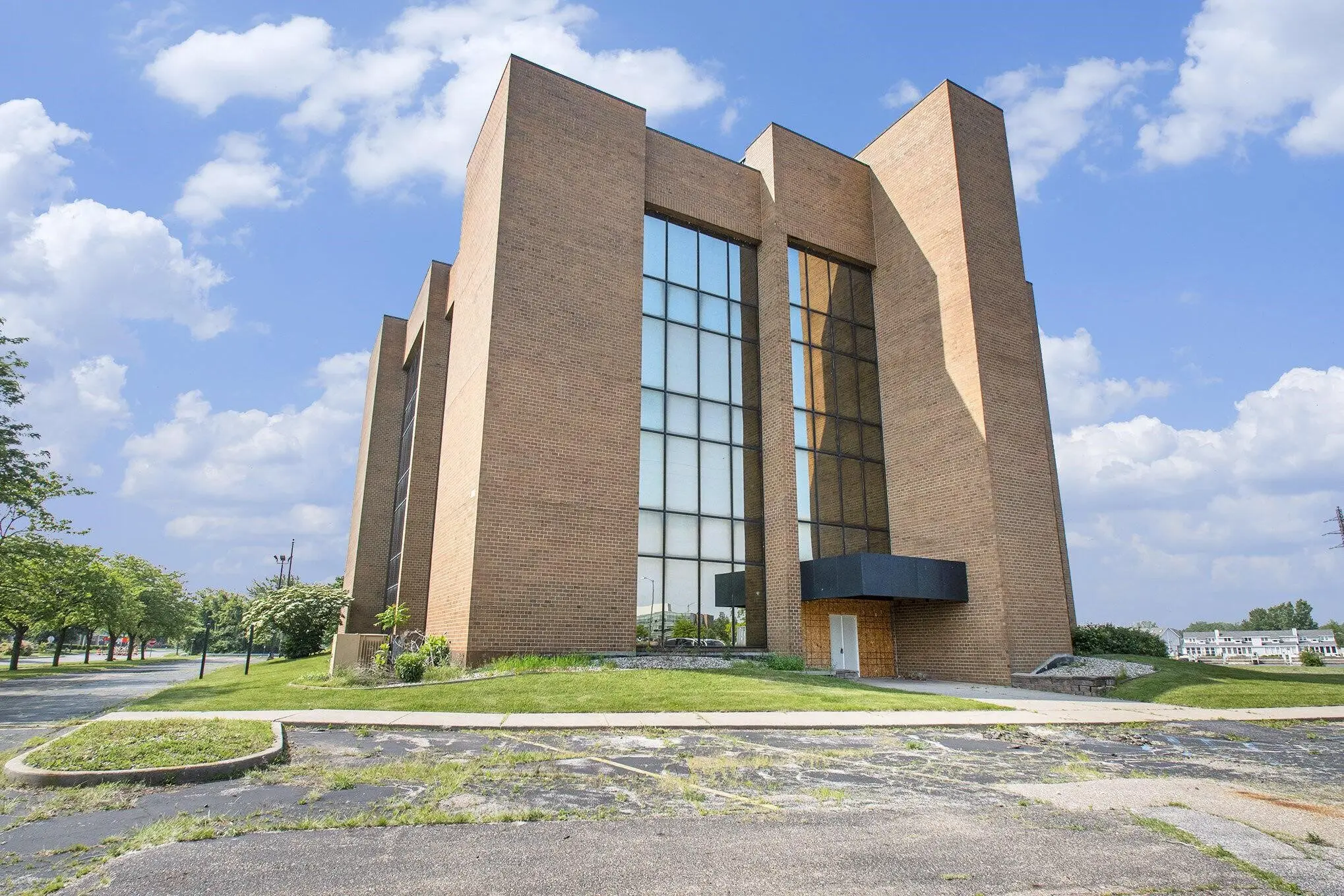 400 Riverview 2025