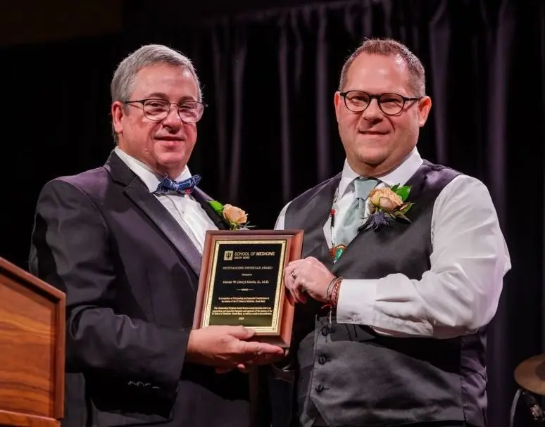 dr-morris-receives-outstanding-physician-awarda
