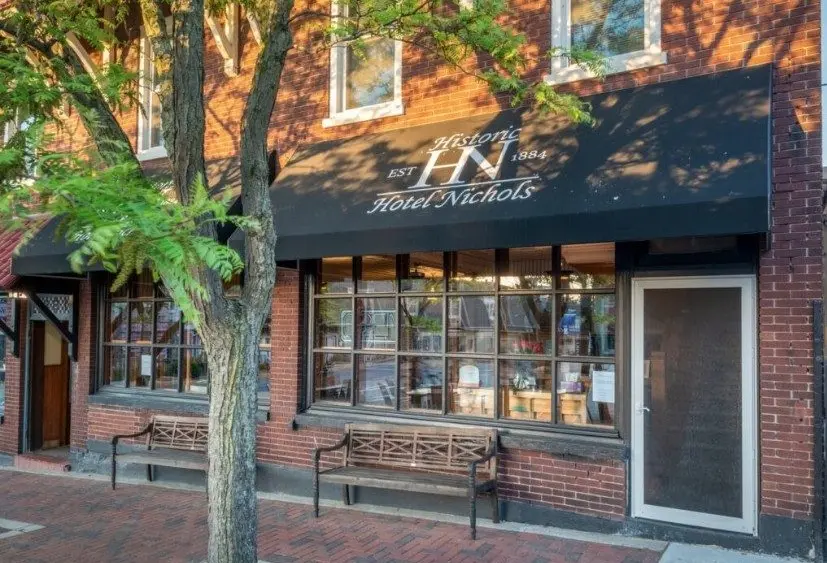 hotel-nichols