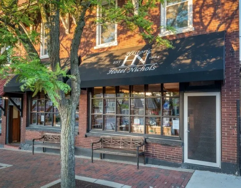 hotel-nichols