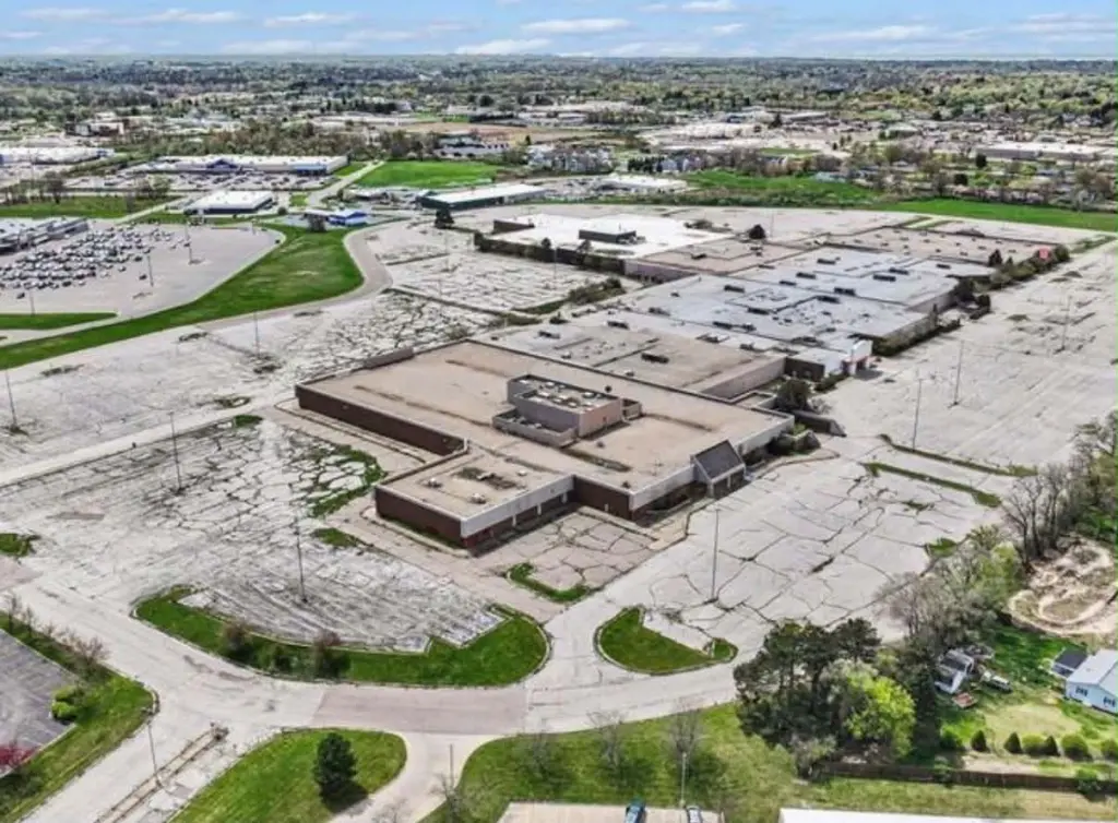 Orchards Mall