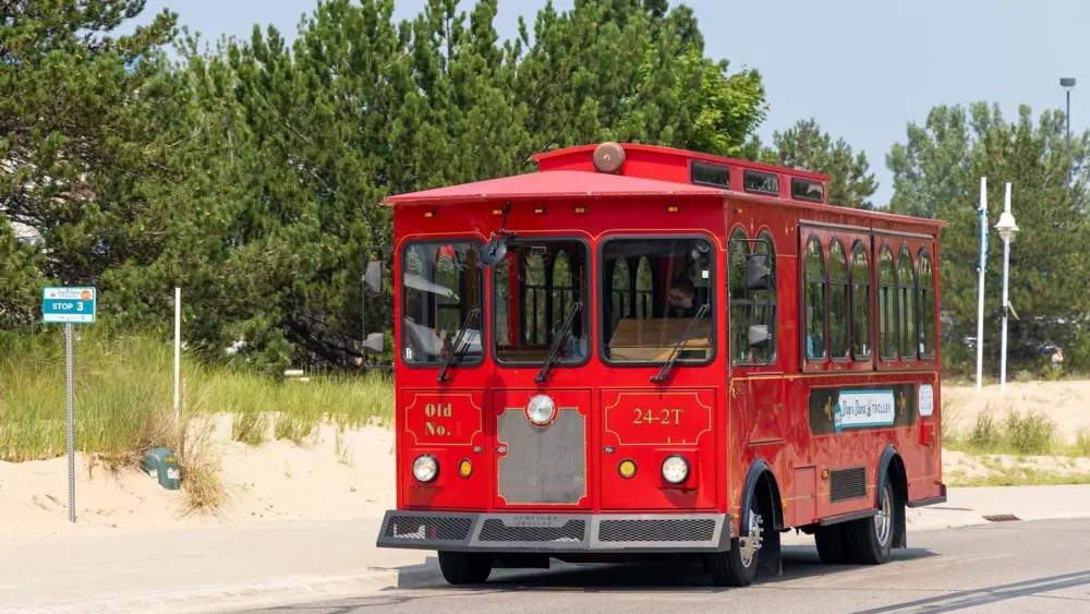 14351_red-trolley-2