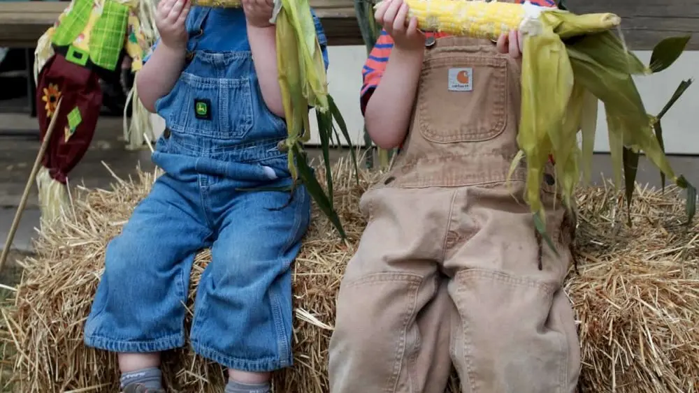 kidseatingcorn