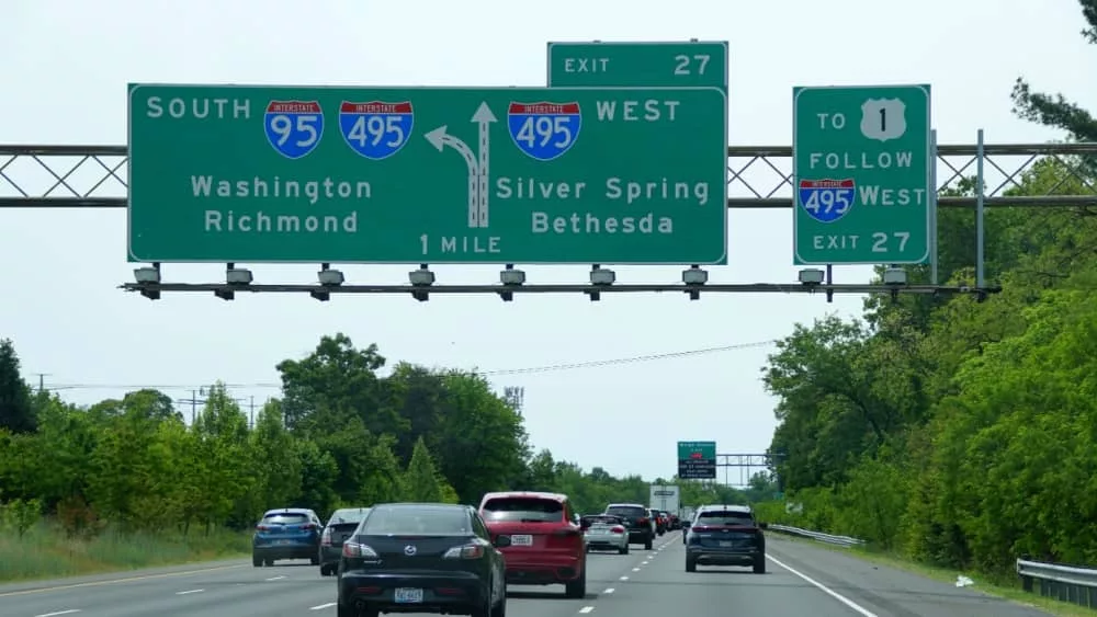 traffic on Interstate 95 South and 495 splits into Richmond^ Silver Spring^ Bethesda and Washington DC