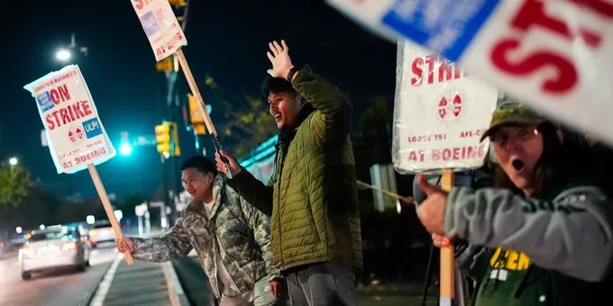 Boeing strike, machinists, union, picket line