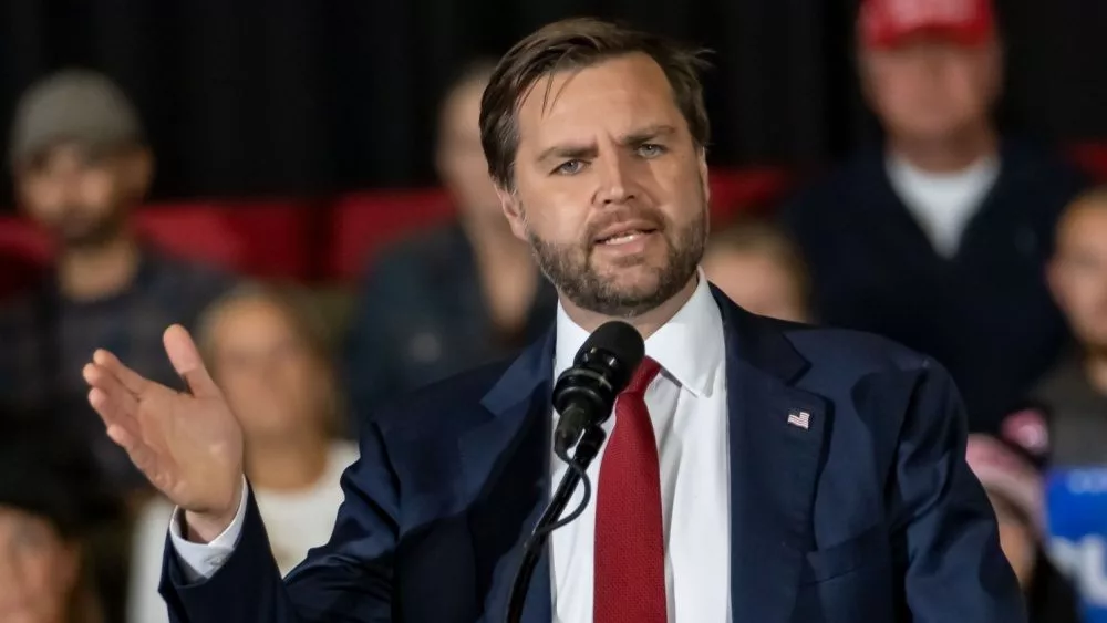 JD Vance speaks at the Vice-Presidential Nominee’s election rally in Atlanta^ Georgia. Atlanta^ Georgia^ USA—4th Nov^ 2024