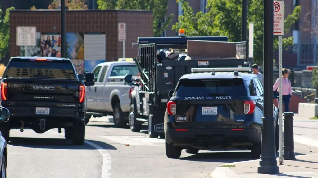 68e32437af126-image_