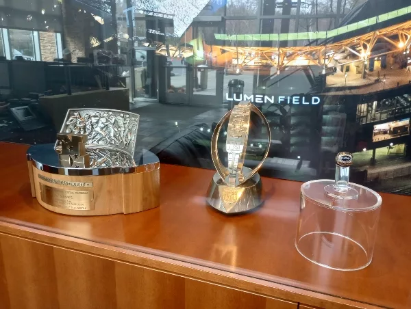 Geno-Pic-3-trophies-1