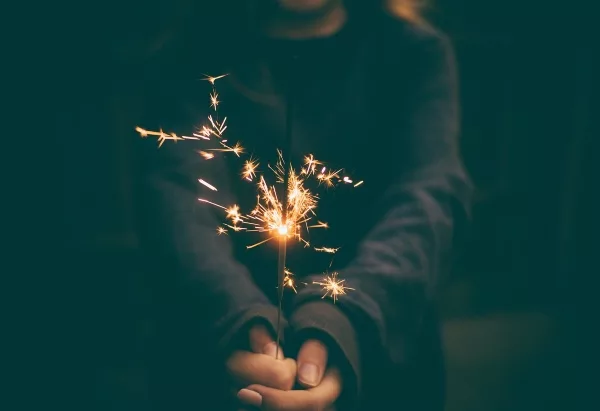 fireworks-sparkler-pic.webp