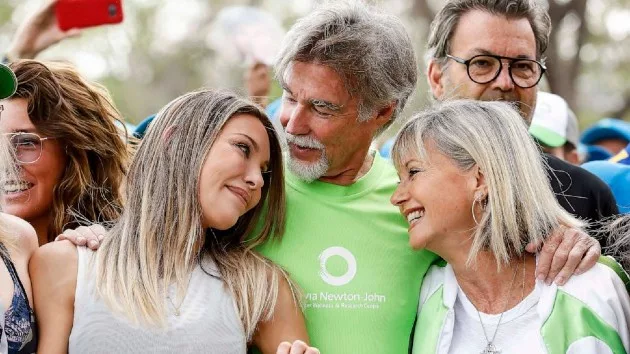 getty_olivia_newton_john_and_chloe_08232023893987