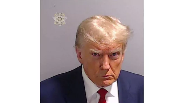 trump-mugshot-01-ht-jt-230824_1692926026015_hpembed_1x1_99228129822124