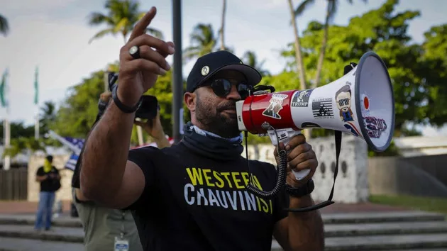 enrique-tarrio-2-ap-bb-230829_1693329323947_hpembed_3x2_992613033