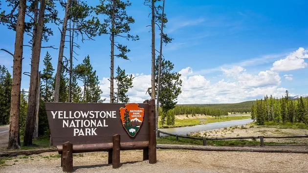 yellowstone-lake-gty-lv-230717_1689636089676_hpmain292703