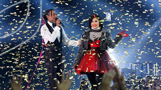 m_maskedsinger_091123132984