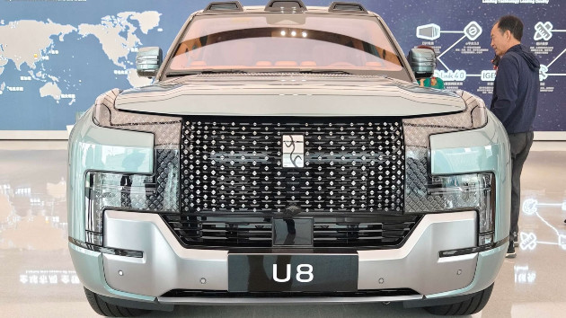 car-byd-yangwang-u8-gty-moe-054-230905_1694037971404_hpembed_4x3872343