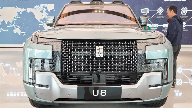 car-byd-yangwang-u8-gty-moe-054-230905_1694037971404_hpembed_4x3872343