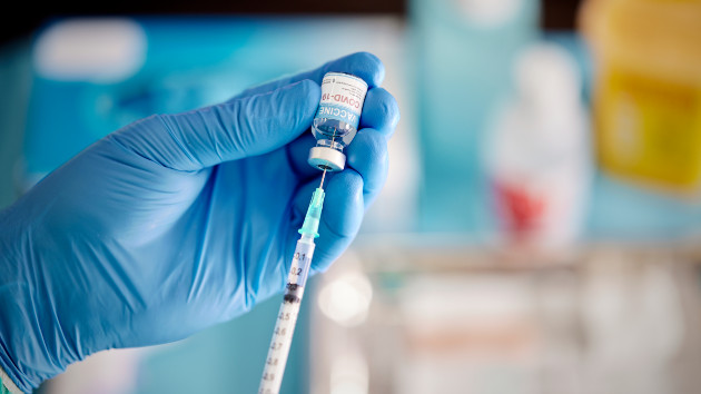 gettyrf_72222_covidvaxvial644636