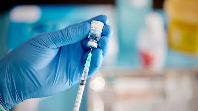 gettyrf_72222_covidvaxvial644636