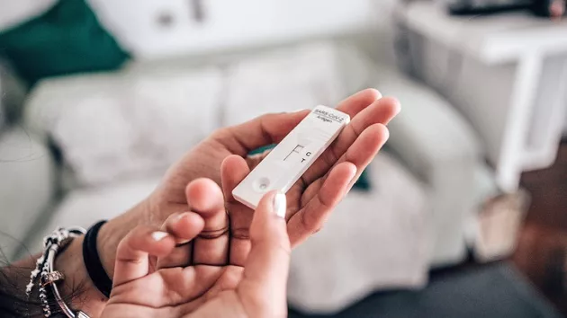 gettyimages_athomecovidtest_100223333994