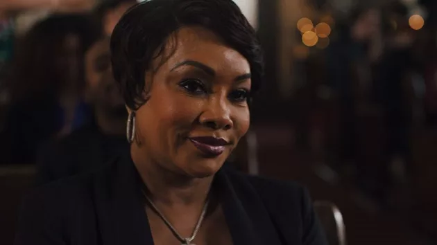 e_vivica_bet_xmas_10032023600600