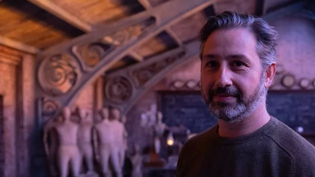 e_loki_farahani_on_set_1026202337149